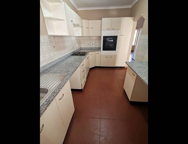 2 BEDROOM DUPLEX RENTED IN ESSENWOOD